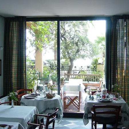 Hotell Beau Rivage 3*