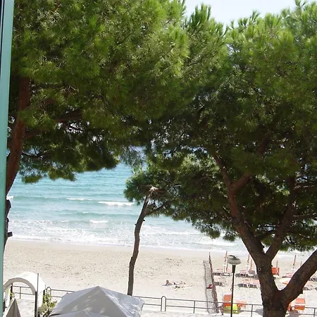Hotell Beau Rivage